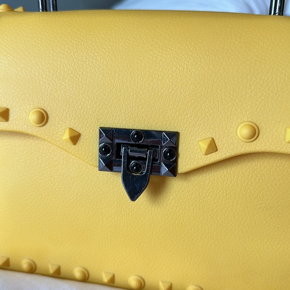 Yellow Purse - Picture 3 of 10